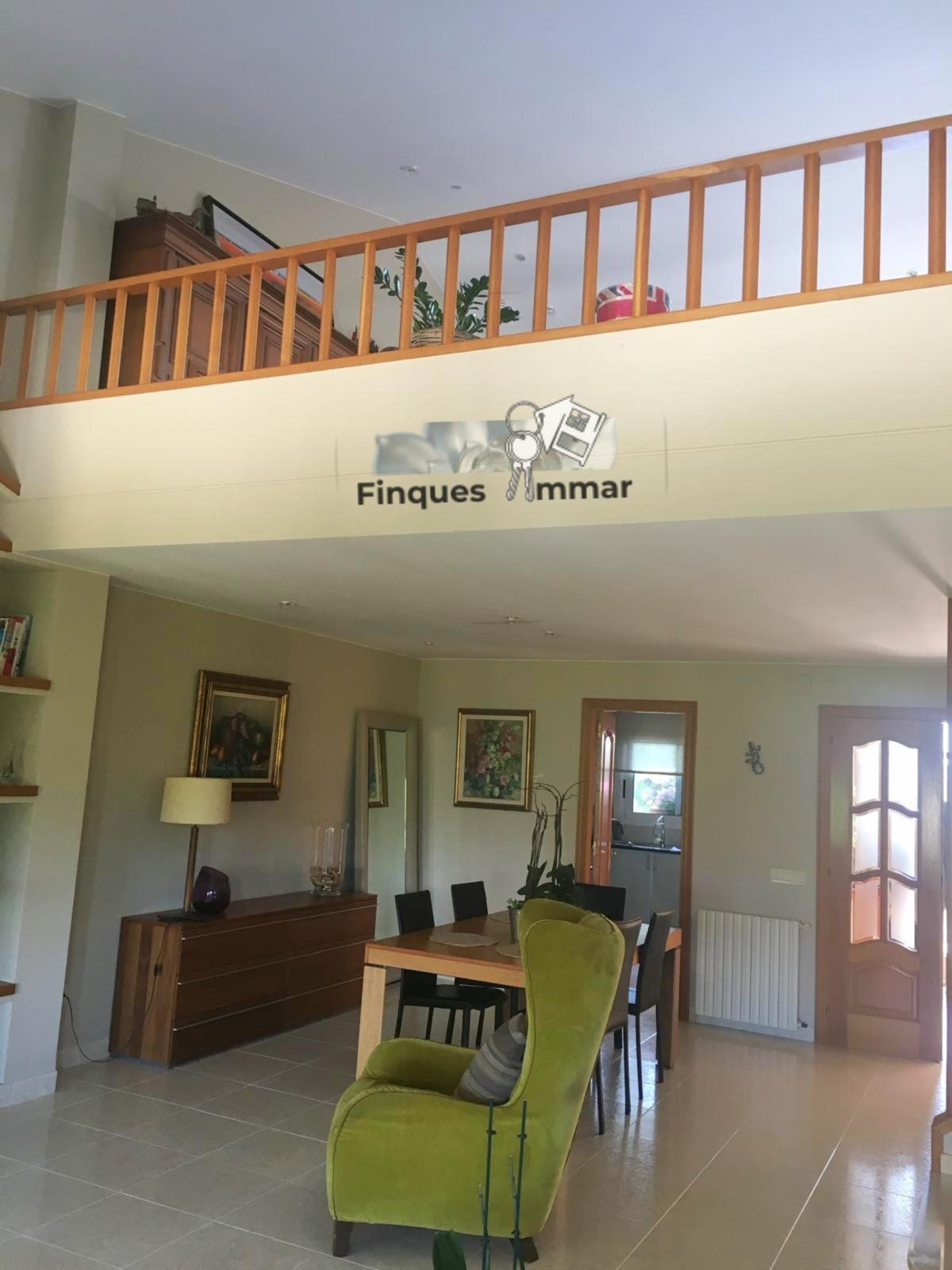 Estudio con vista al salón